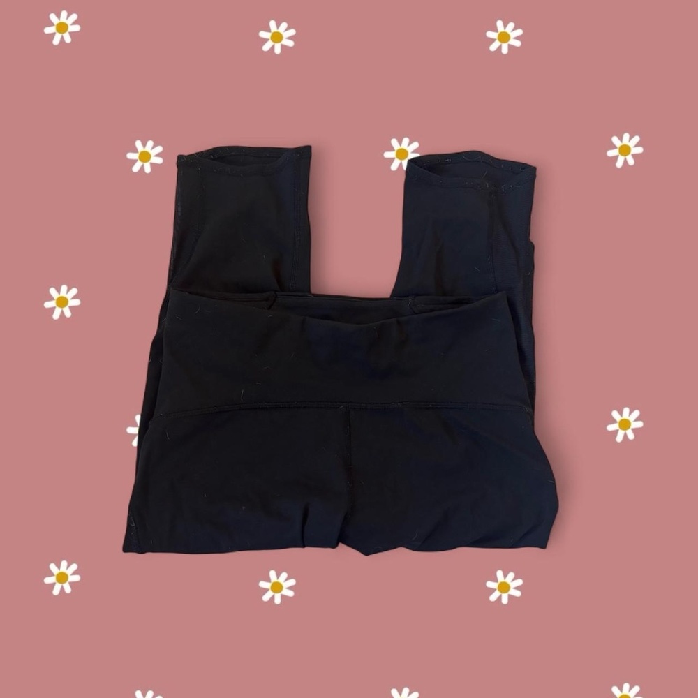 Lululemon Women's Black Capri Leggings - Picture 2 of 3